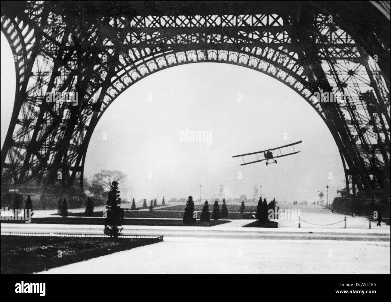 Eiffelturm Paris 1926 Stockfoto