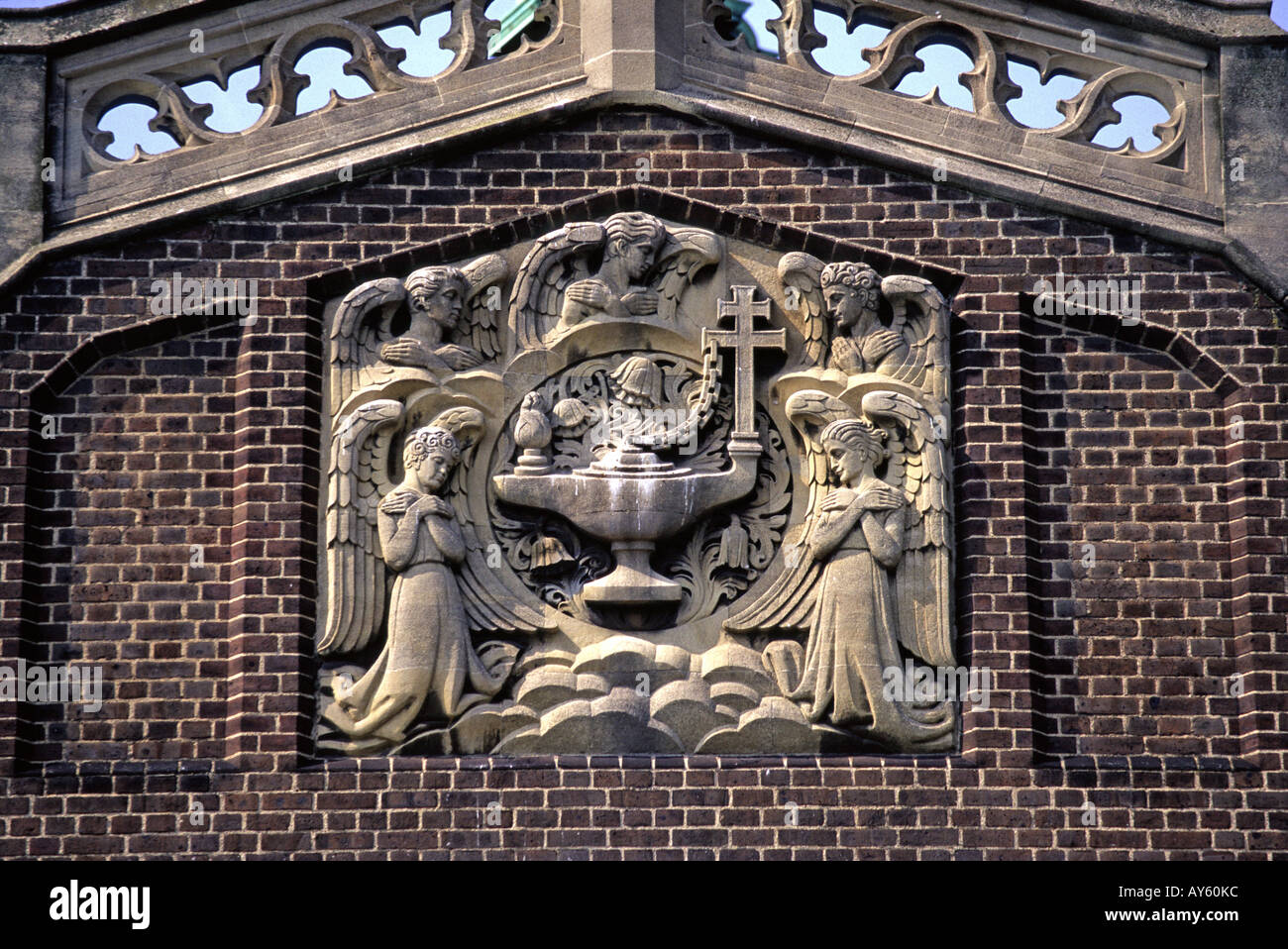 Detail des Schnitzens auf All Hallows Kirche durch den Tower of London-UK Stockfoto