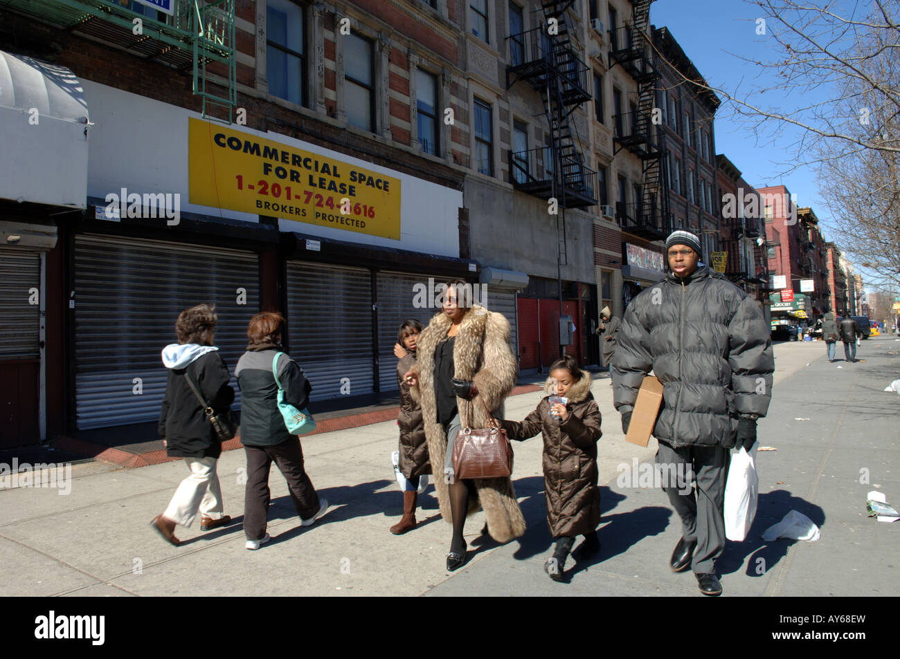 Kommerzielle Porperty an der Lenox Avenue in der Nähe von West 125th Street in Harlem Stockfoto