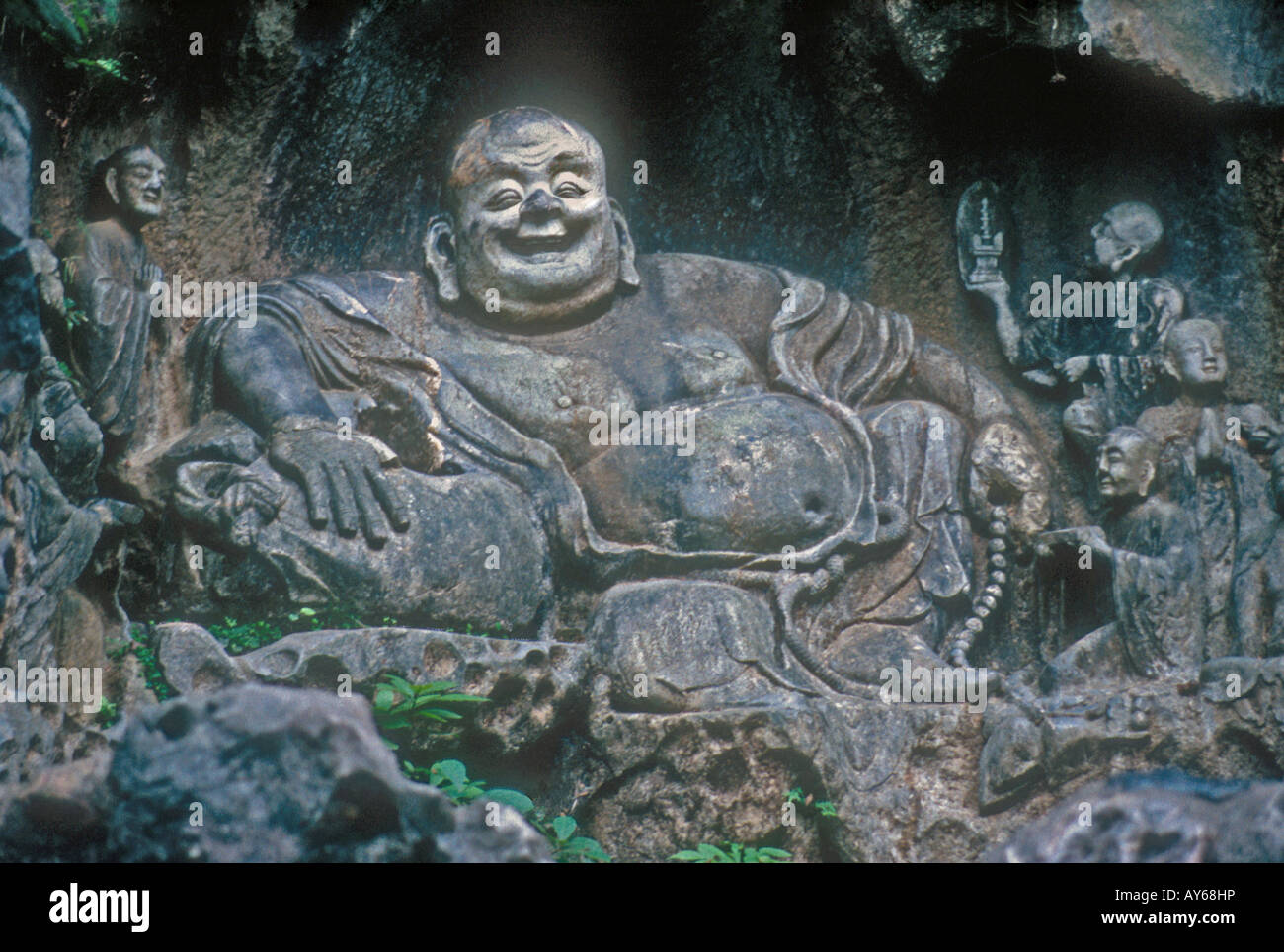 Hangzhou glücklich oder Laughing Buddha Felsen (Feilai) am Lingyin Tempel (Seele Rückzug) in der Nähe von West Lake Stockfoto