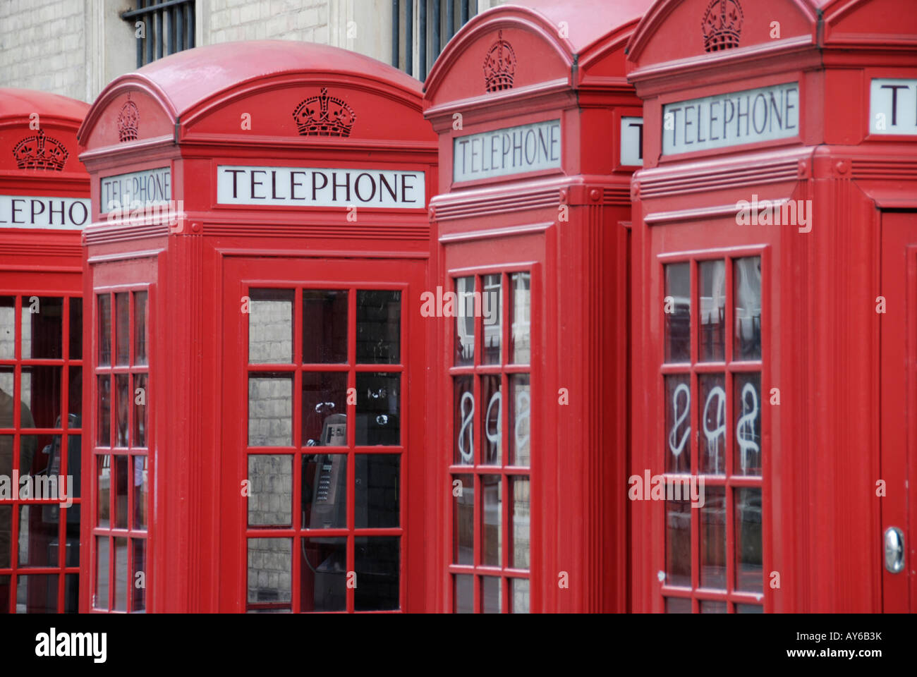Nahaufnahme von zahlreichen rote Telefonzellen London England Stockfoto