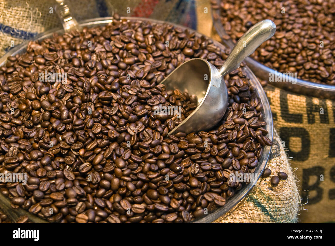 Bio Fachmesse gerösteten Kaffeebohnen für Whole Foods Verkauf store Stockfoto