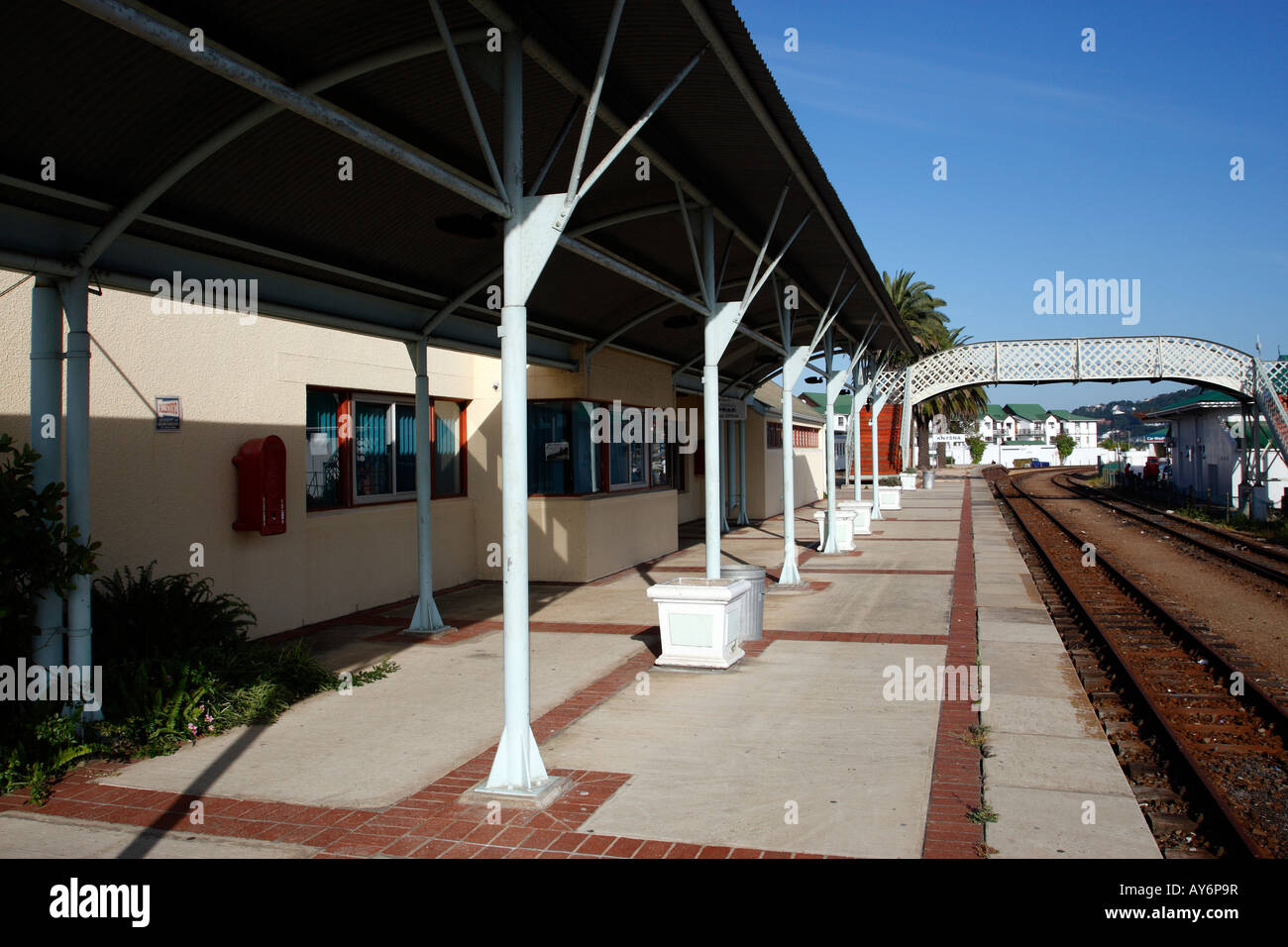 die leere Plattform auf Knysna Zug Bahnhof Knysna Garten route westlichen Kapprovinz in Südafrika Stockfoto