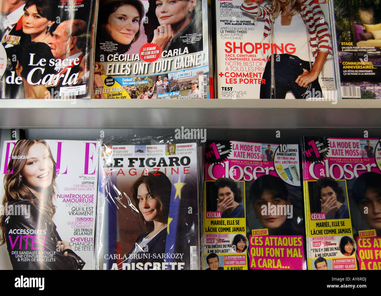 Zeitschriftenumschläge mit Carla Bruni-Sarkozy Stockfoto