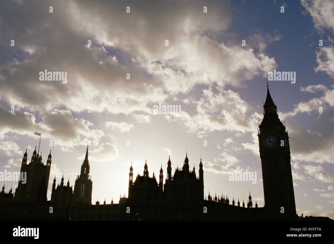Haus des Parlaments bei Sonnenuntergang Stockfoto