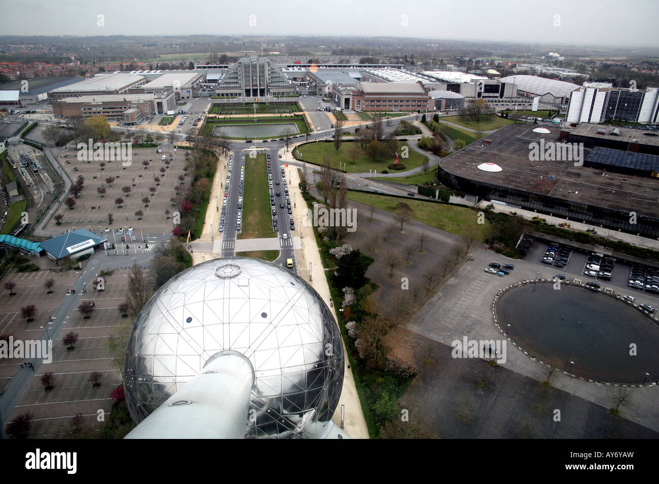 Heysel-Ausstellungen-Bereich in der Nähe von Brüssel vom Atomium gesehen Stockfoto