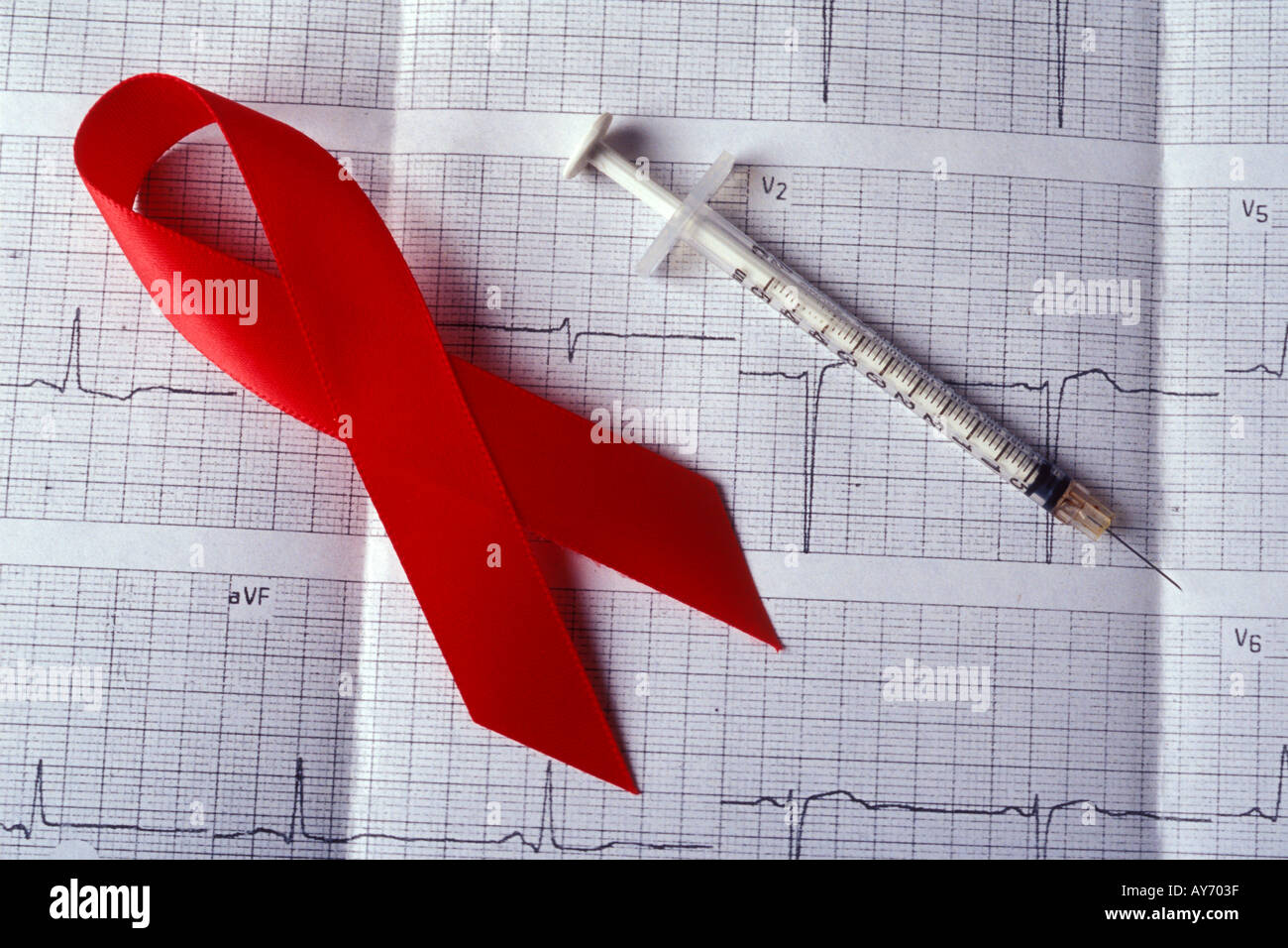 AIDS-Schleife und Nadel Stockfoto