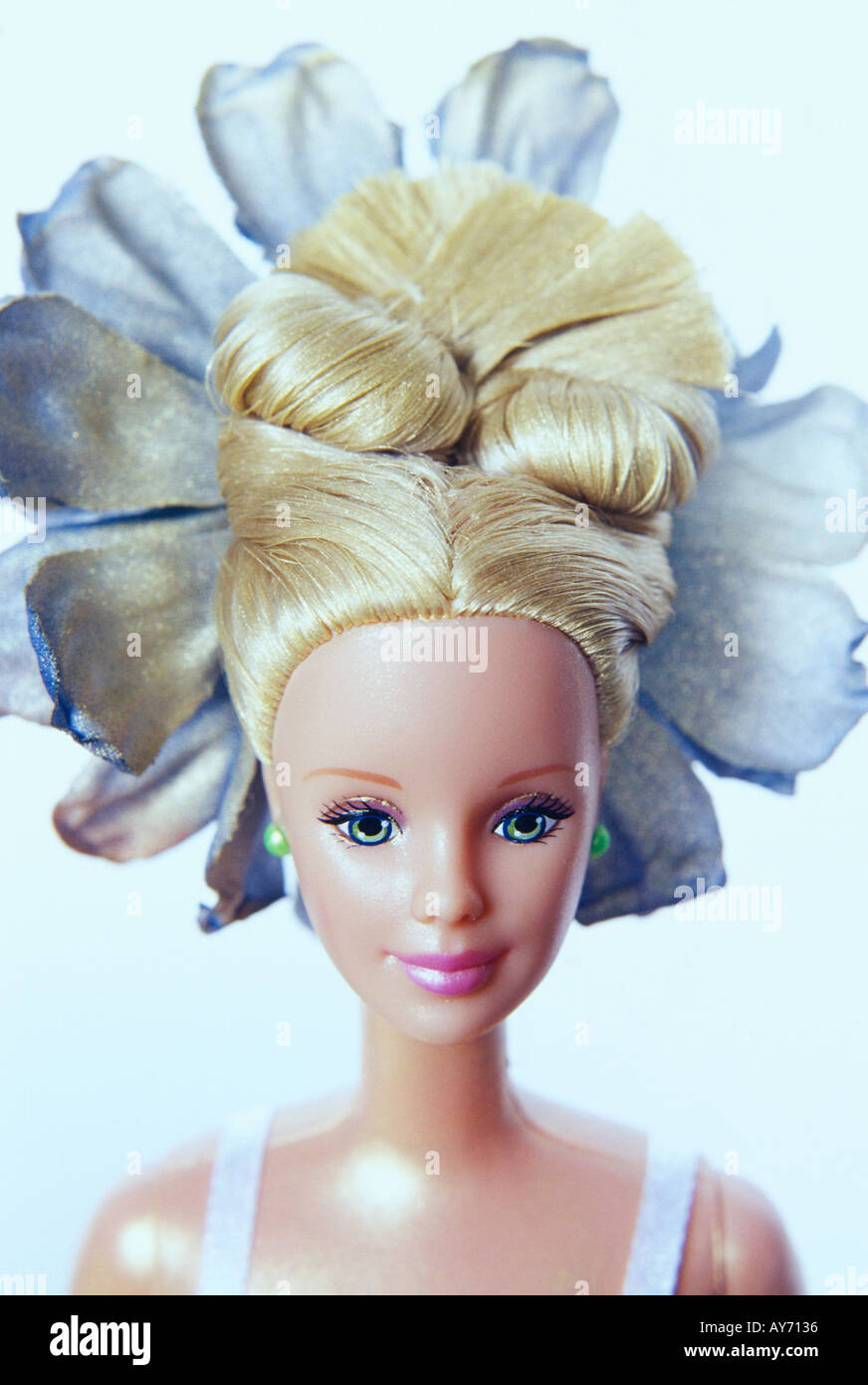 Barbie-Puppe mit wilder Frisur Stockfotografie - Alamy