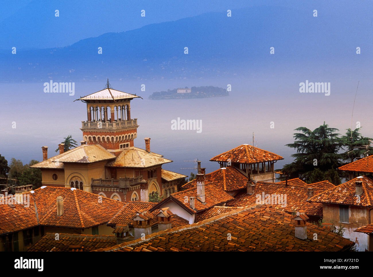 STRESA UND RUNTER MAGGIORE LOMBARDEI-ITALIEN Stockfoto