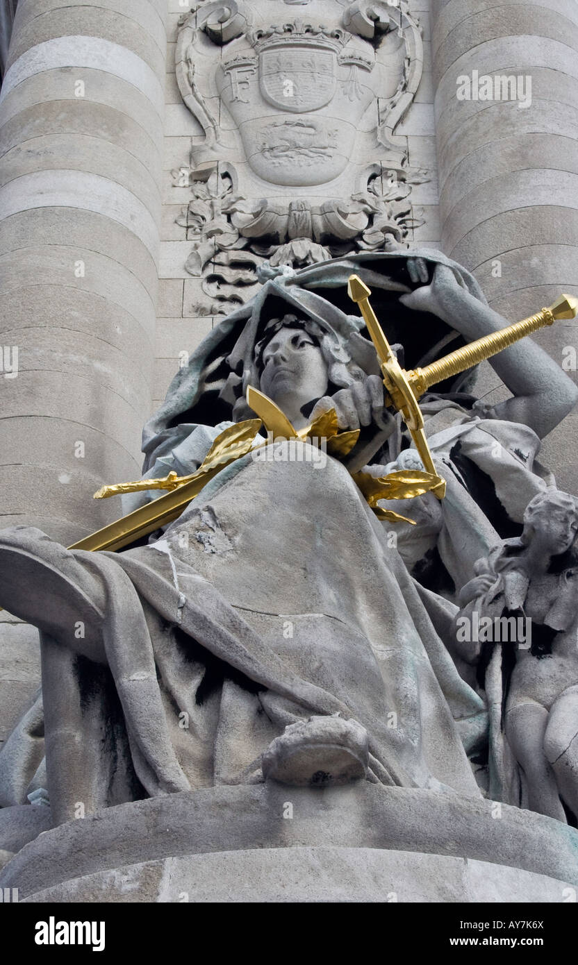 Detail einer Figur auf der Pont Alexandre III. Stockfoto