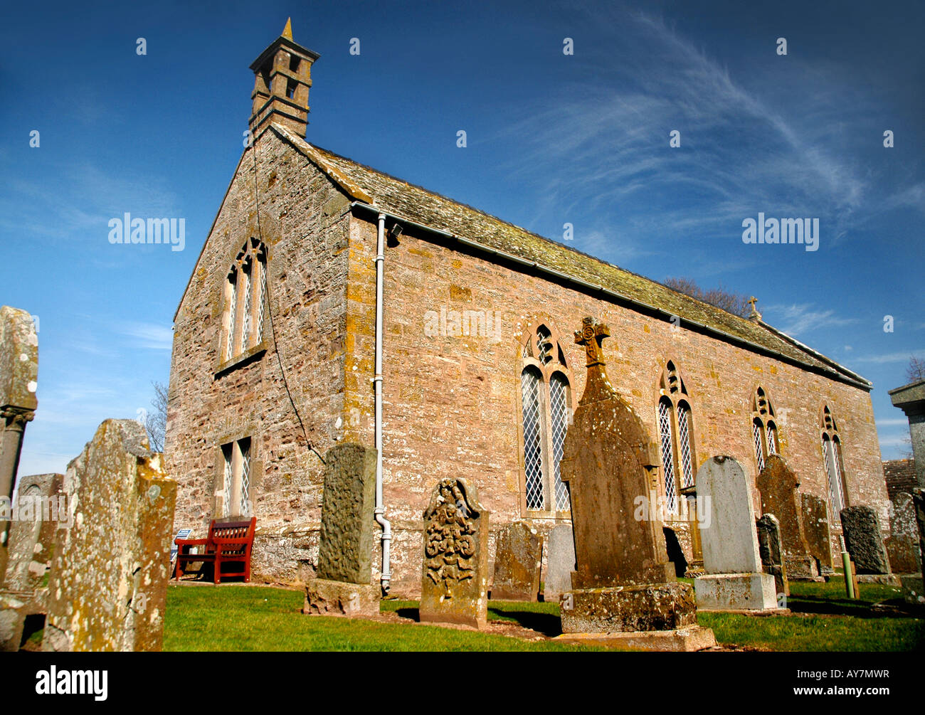 Die Aberlemno Kirche und Hof, wo das 8. Jahrhundert Aberlemno Cross Platte befindet Stockfoto