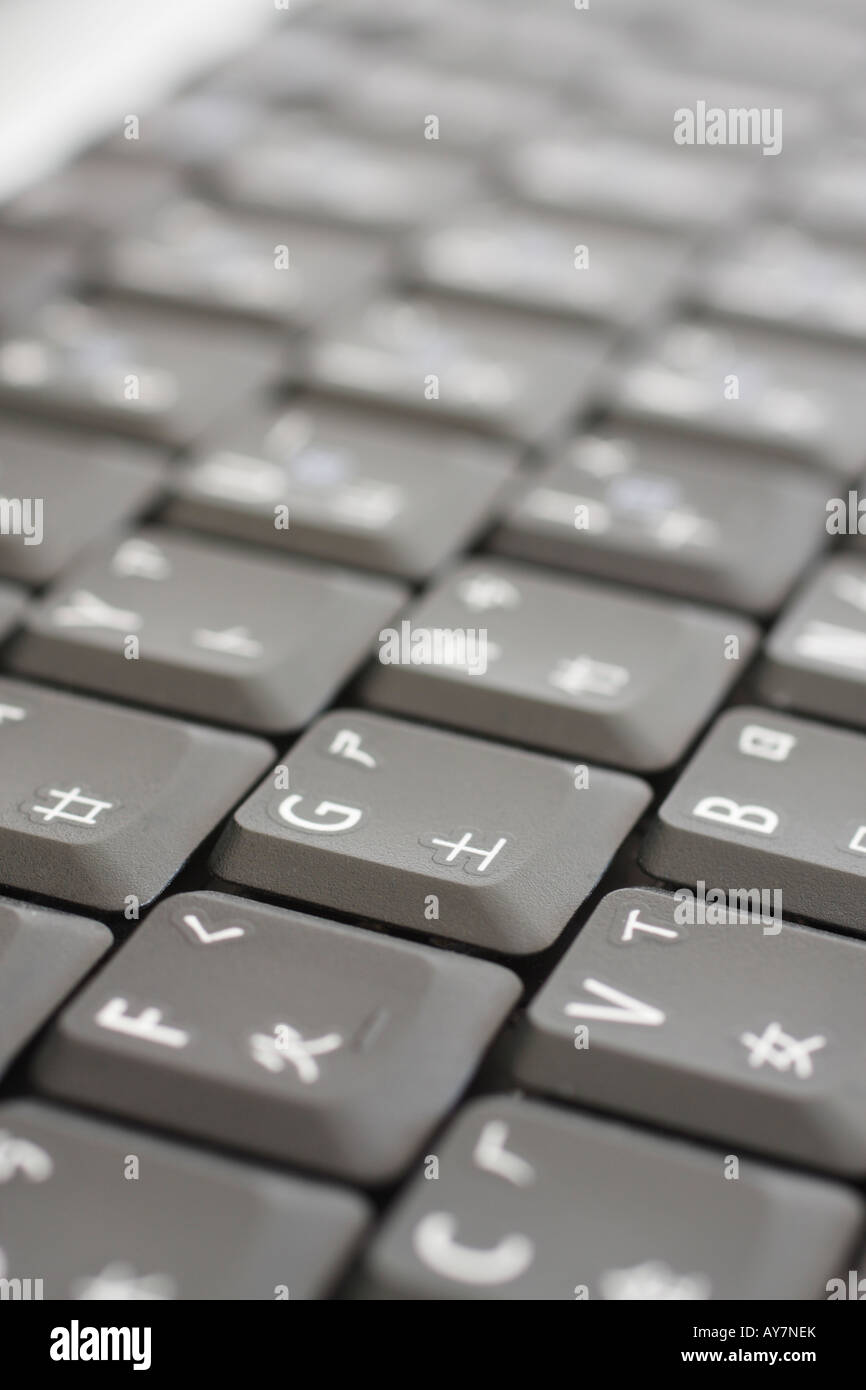 Nahaufnahme von Laptop-Tastatur mit englischen und chinesischen Zeichen Stockfoto