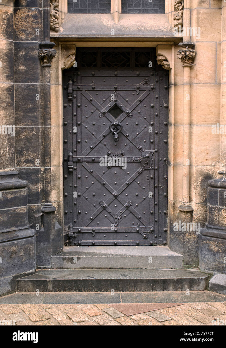 Reich verzierte Metall Eingangstür zum St.-Veits Dom. Prag Tschechien Stockfoto