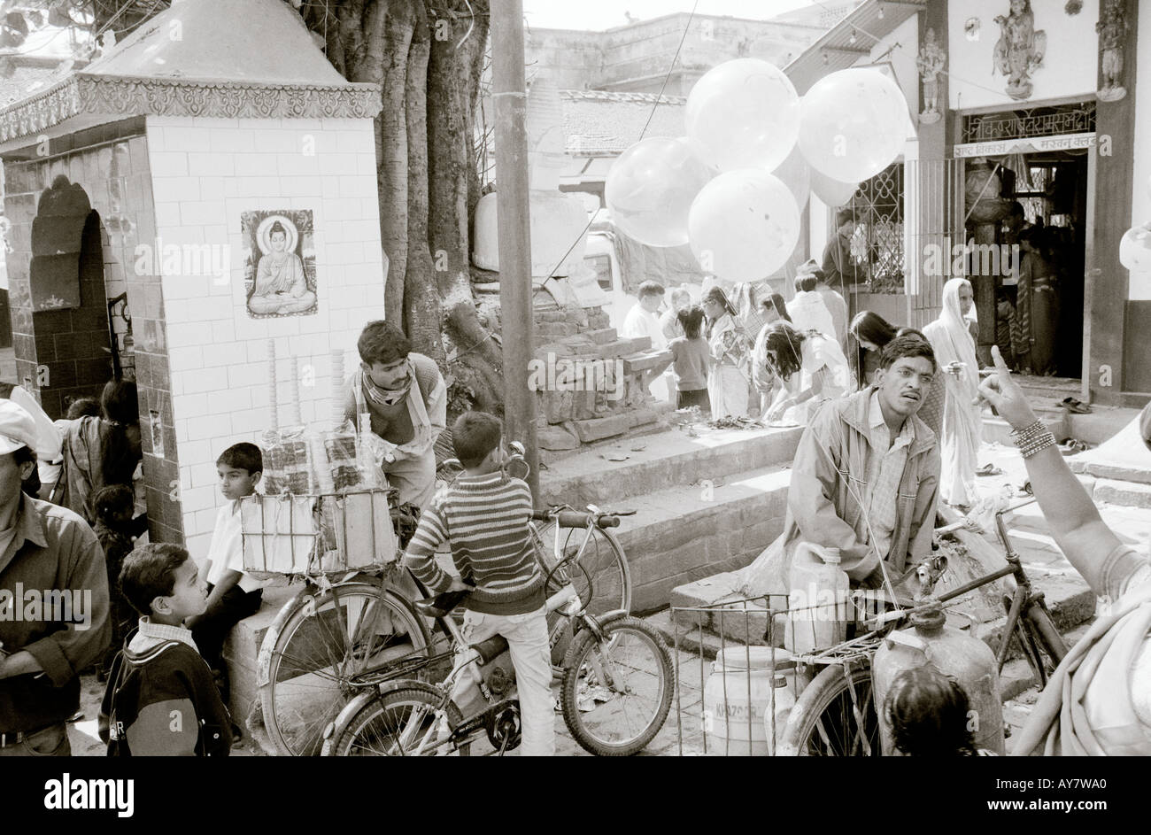Welt zu reisen. Straßenbild und Leben in Kathmandu in Nepal in Asien. Reportage-Wanderlust-Eskapismus-Kultur-Geschichte Stockfoto