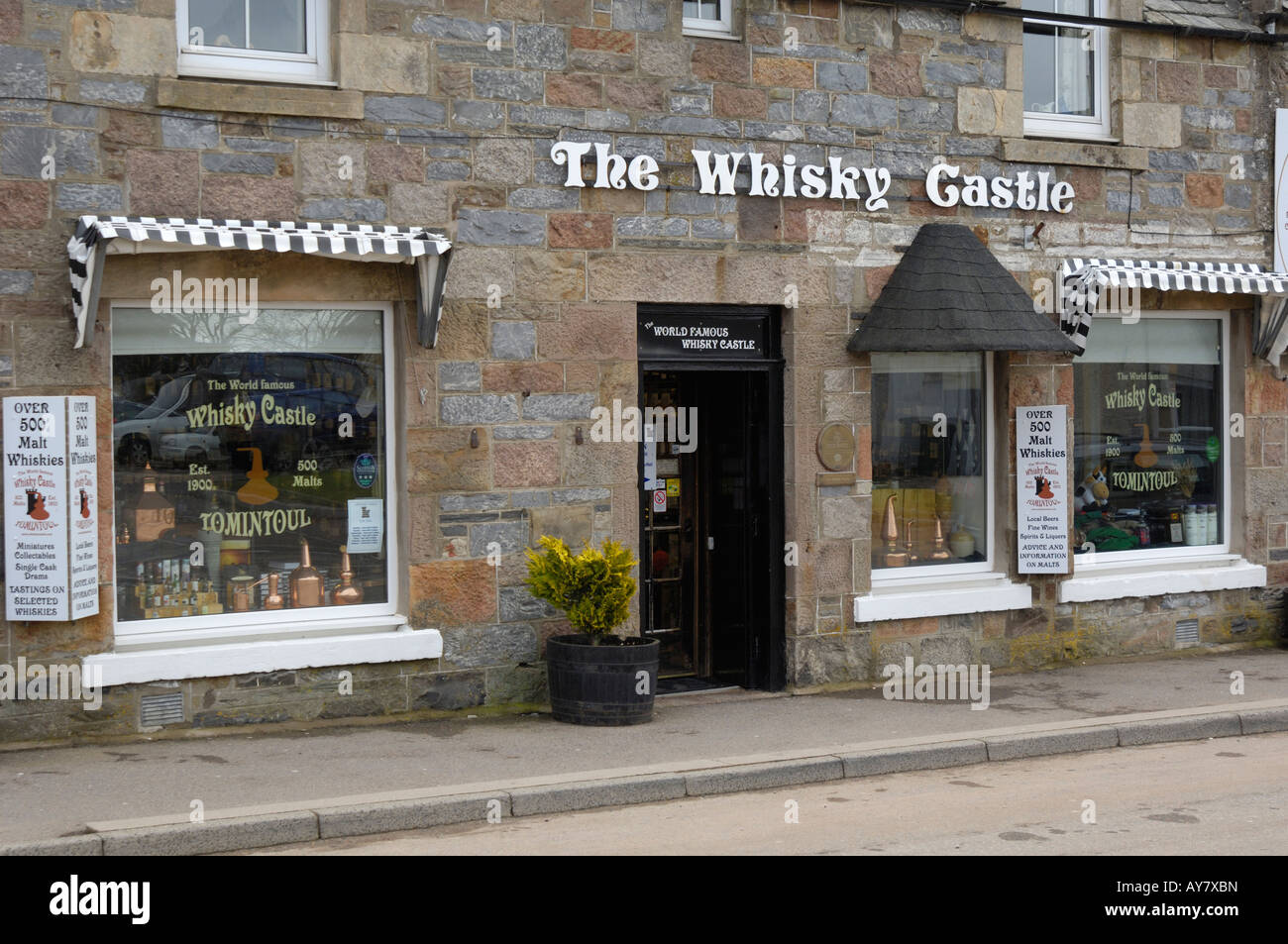 Whisky Castle, Shop mit 500 Sorten Whisky, Tomintoul, Schottland Stockfoto