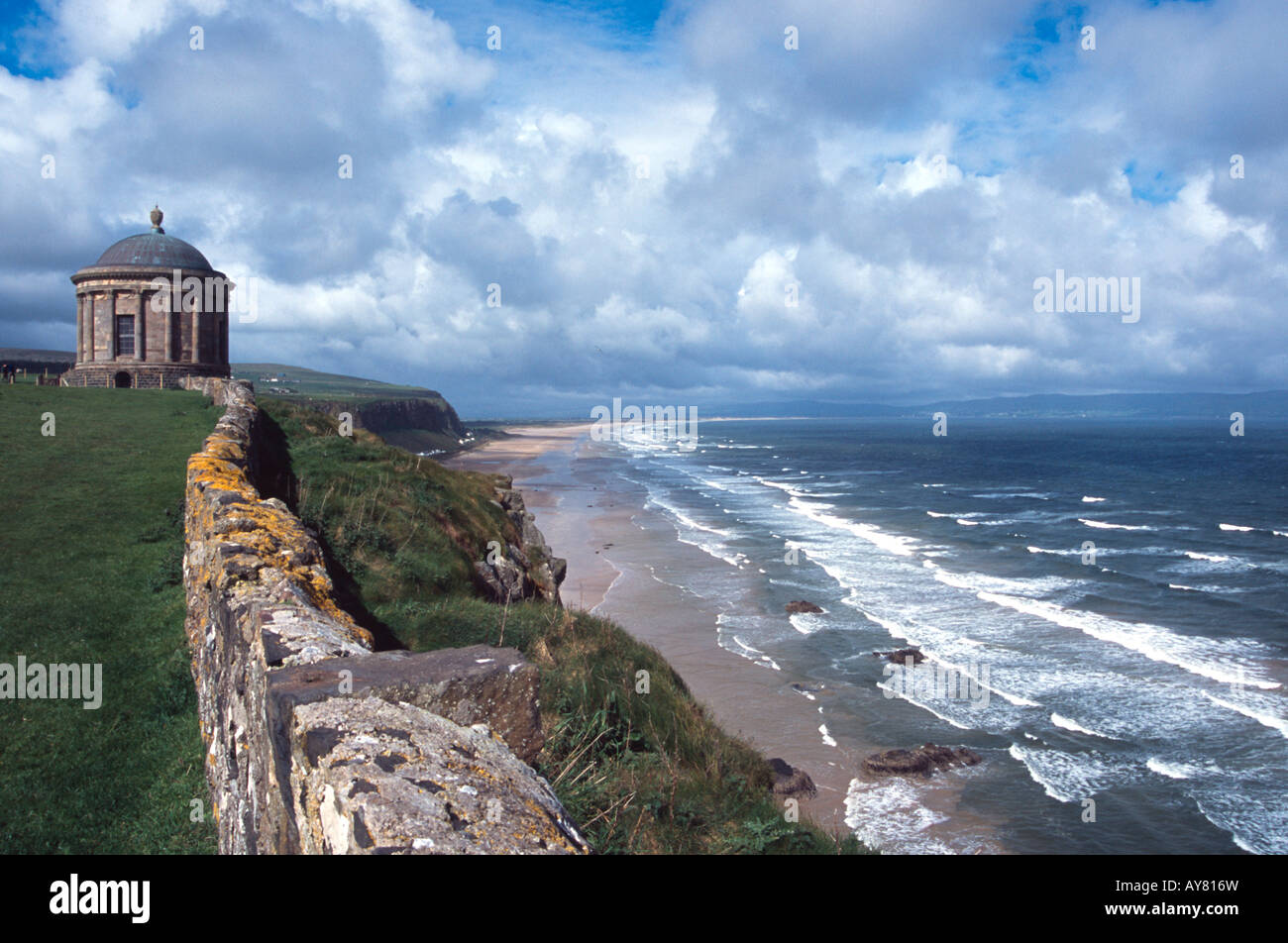 National Trust Mussenden Temple Benone Bucht Blick in der Nähe von Castlerock-Londonderry-Nordirland Stockfoto