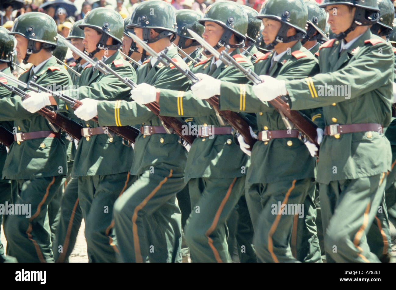 Chinesische Soldaten Parade am traditionellen tibetischen Horsefair jährlich in Nagqu Naqu nördlich von Lhasa-Tibet Stockfoto