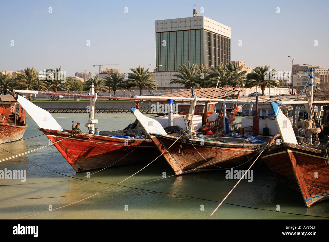 Katar Doha Dhow Hafen traditionelle Boote Zentralbank Stockfoto