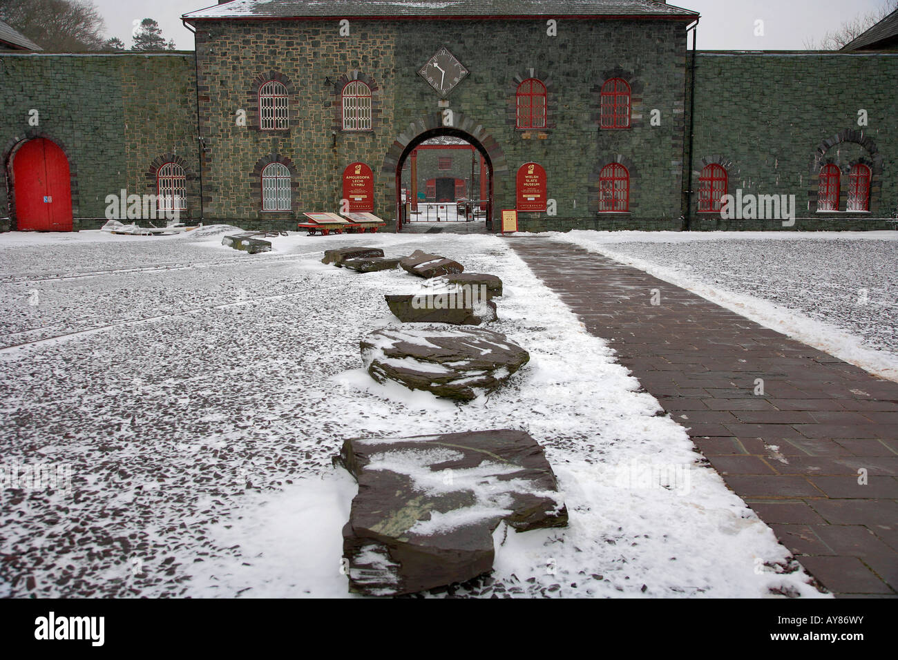 Winterschnee der walisischen Schiefer Mining Museum Llanberis Gwynedd North Wales Großbritannien UK Stockfoto