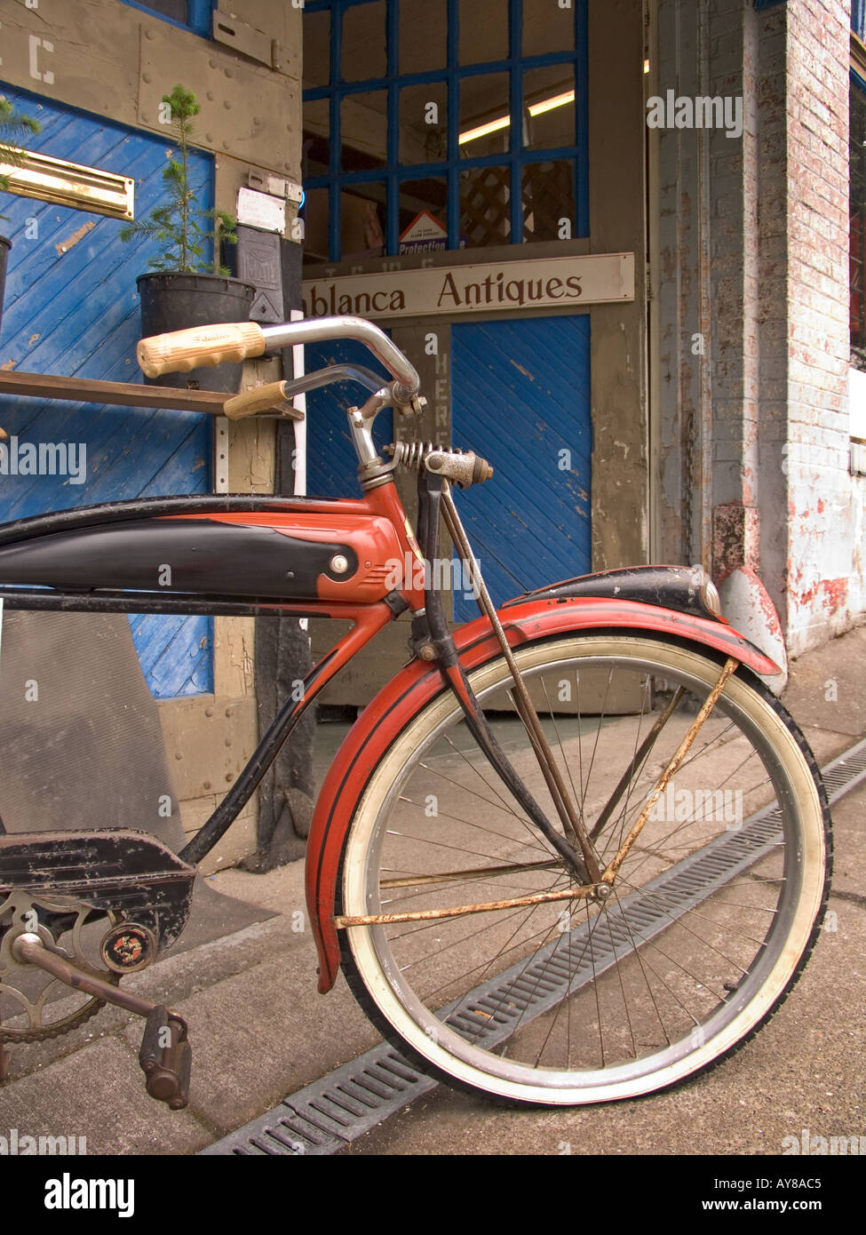 Vintage Schwinn Fahrrad im Antiquitatengeschaft Stockfotografie Alamy