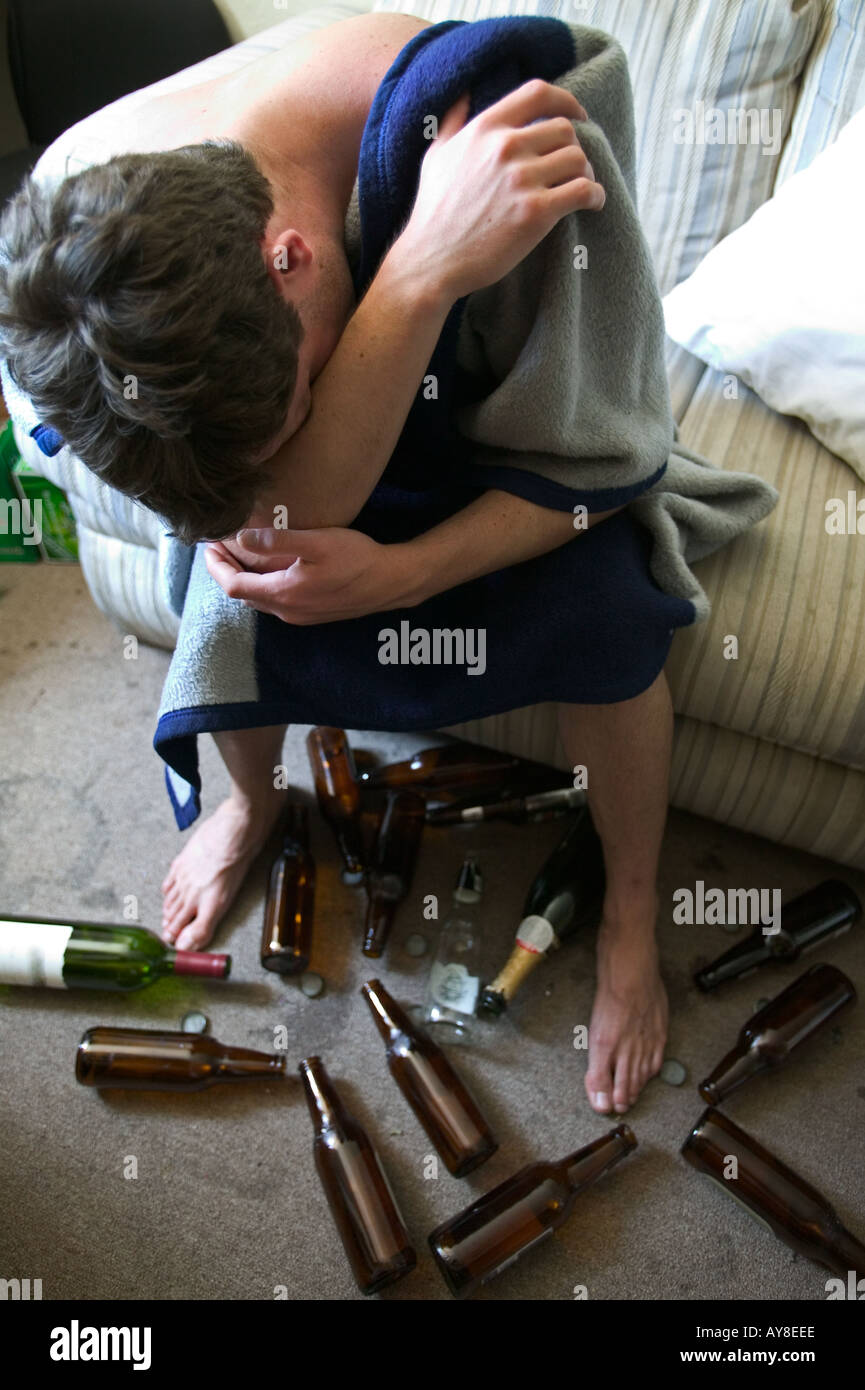 College-Student mit Kater aufwachen Stockfoto