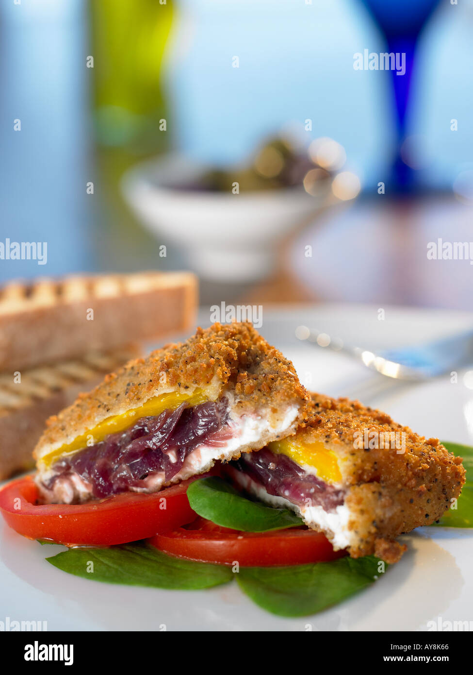 Brotkrümelnavigation beschichtet Gemüse stapeln Stockfoto