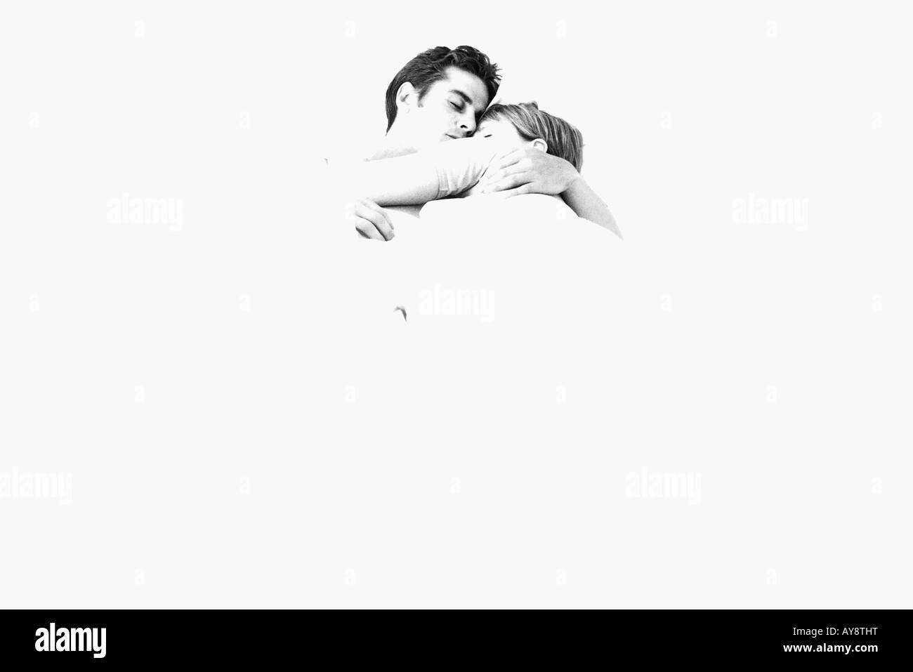 Paar, umarmen, Augen geschlossen, Überbelichtung Stockfoto