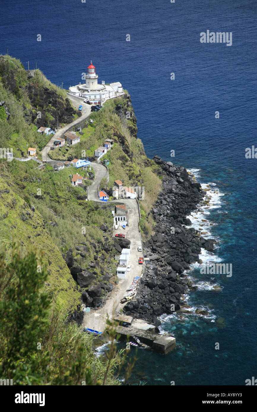 Der Leuchtturm in Ponta Arnel, Nordeste. Insel Sao Miguel, Azoren. Stockfoto