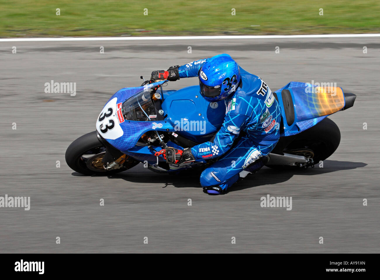 Michael Howarth britische Superbike Brands Hatch 2008, Rundung Surtees Team Tena für Männer. Stockfoto