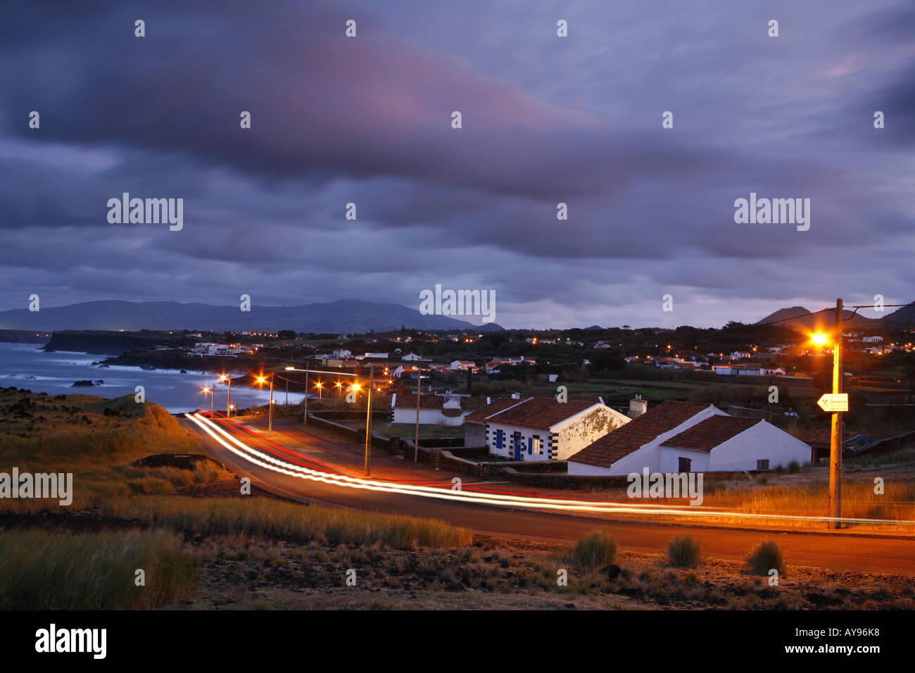 Nacht-Foto in Capelas Poços de Sao Vicente. Insel Sao Miguel, Azoren, Portugal. Stockfoto