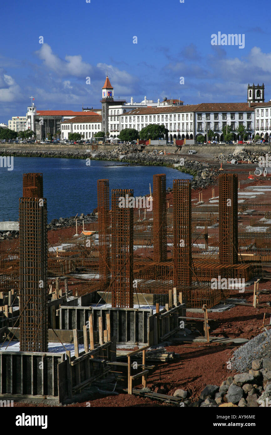 Die Azoren Stadt Ponta Delgada beim Bau des Portas Do Mar (Gateways des Meeres). Azoren, Portugal. Stockfoto