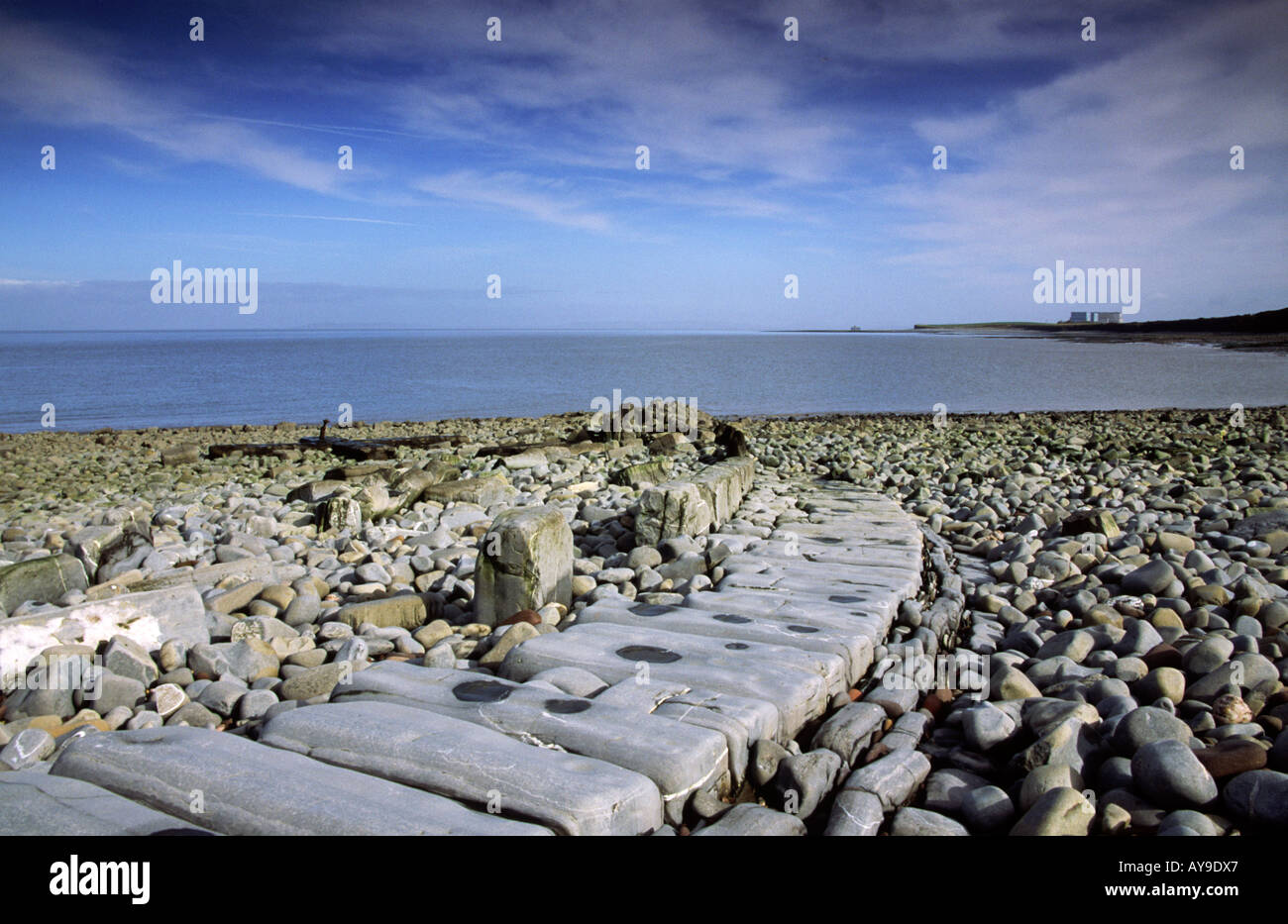 Atomkraftwerk Hinkley Point vom Lilstock Strand Stockfoto