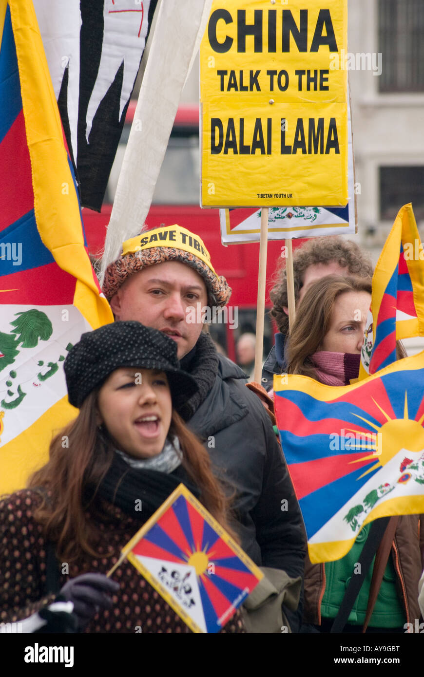 Pro-Tibet-Demontrators Bühne Protest als die Olympische Fackel Pässe durch London Stockfoto