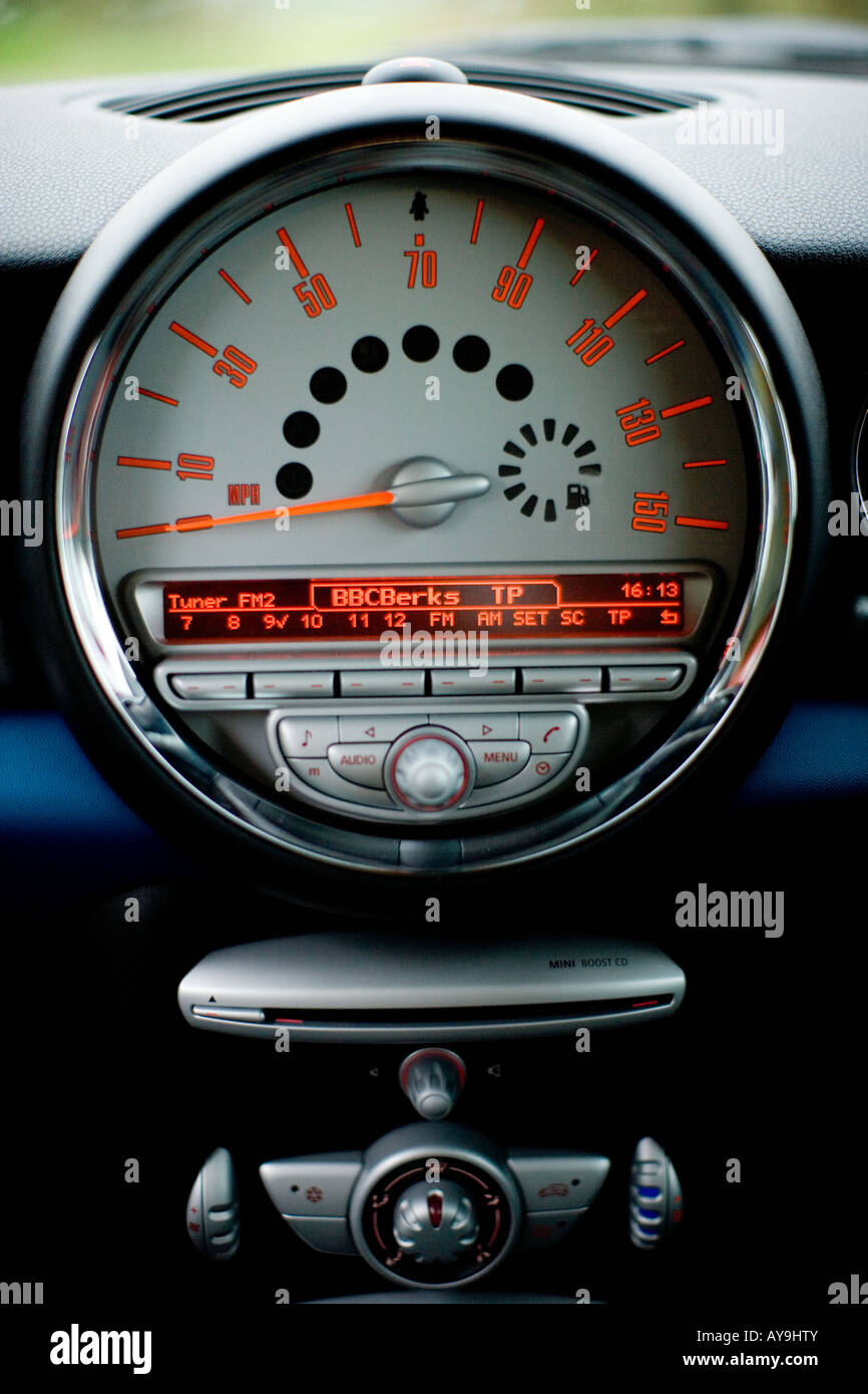 MINI CLUBMAN COOPER S DRAK BLAU Stockfoto