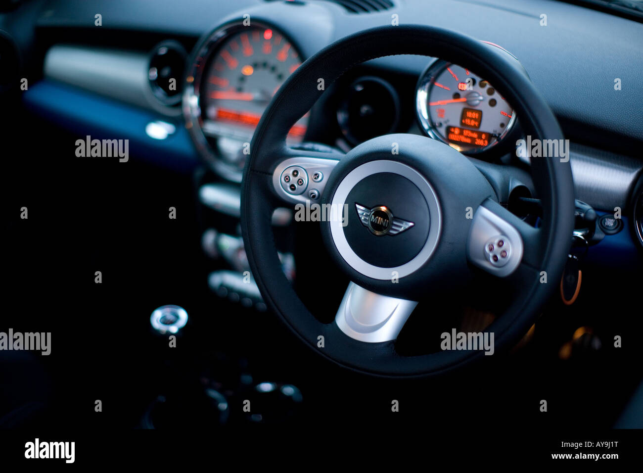 MINI CLUBMAN COOPER S DRAK BLAU Stockfoto