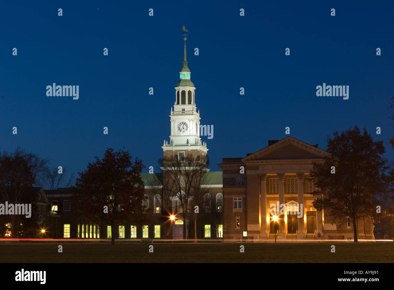 Rauner-Bibliothek, mit Blick auf die grüne Stadt am Dartmouth College, Hanover, NH Stockfoto