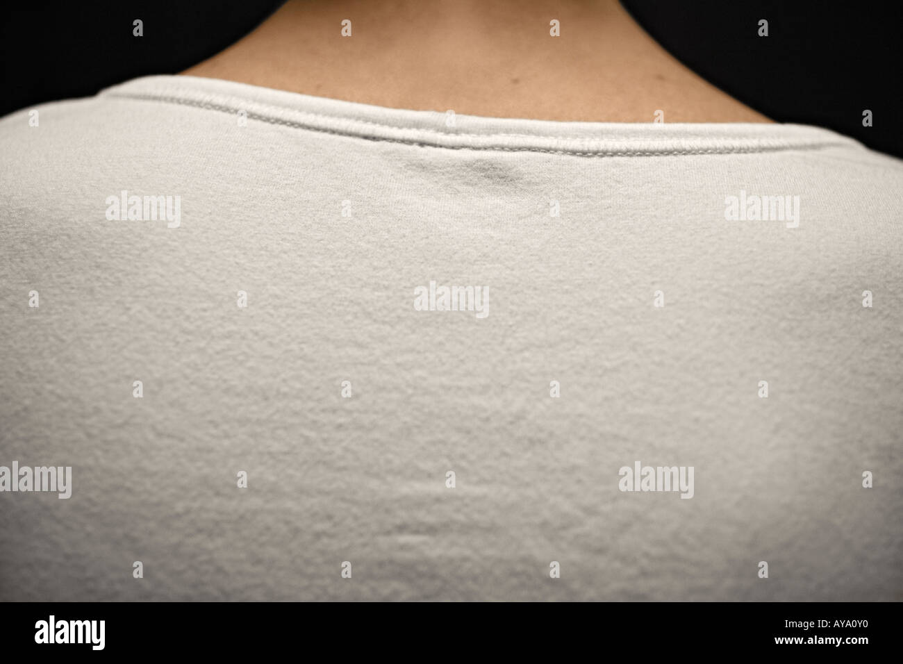 Rear View Of Woman In T Shirt Extreme Nahaufnahme Stockfoto