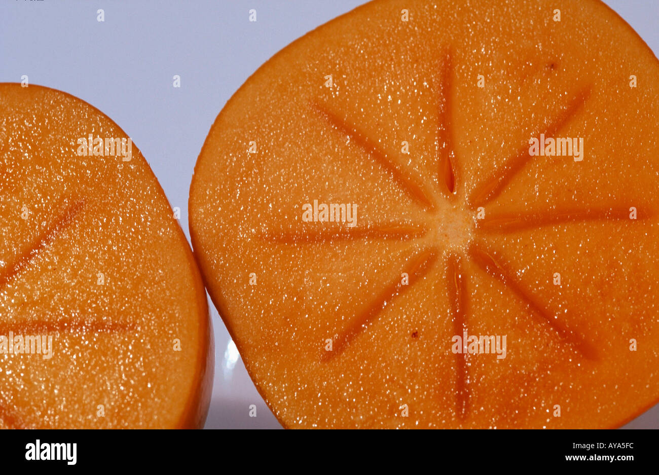 Obst Dattelpflaume Diospyros Kaki Kakifrucht Kakipflaume Kakifeige Fruechte Obst Nahrungsmittel essen Nahaufnahme Detail Stockfoto