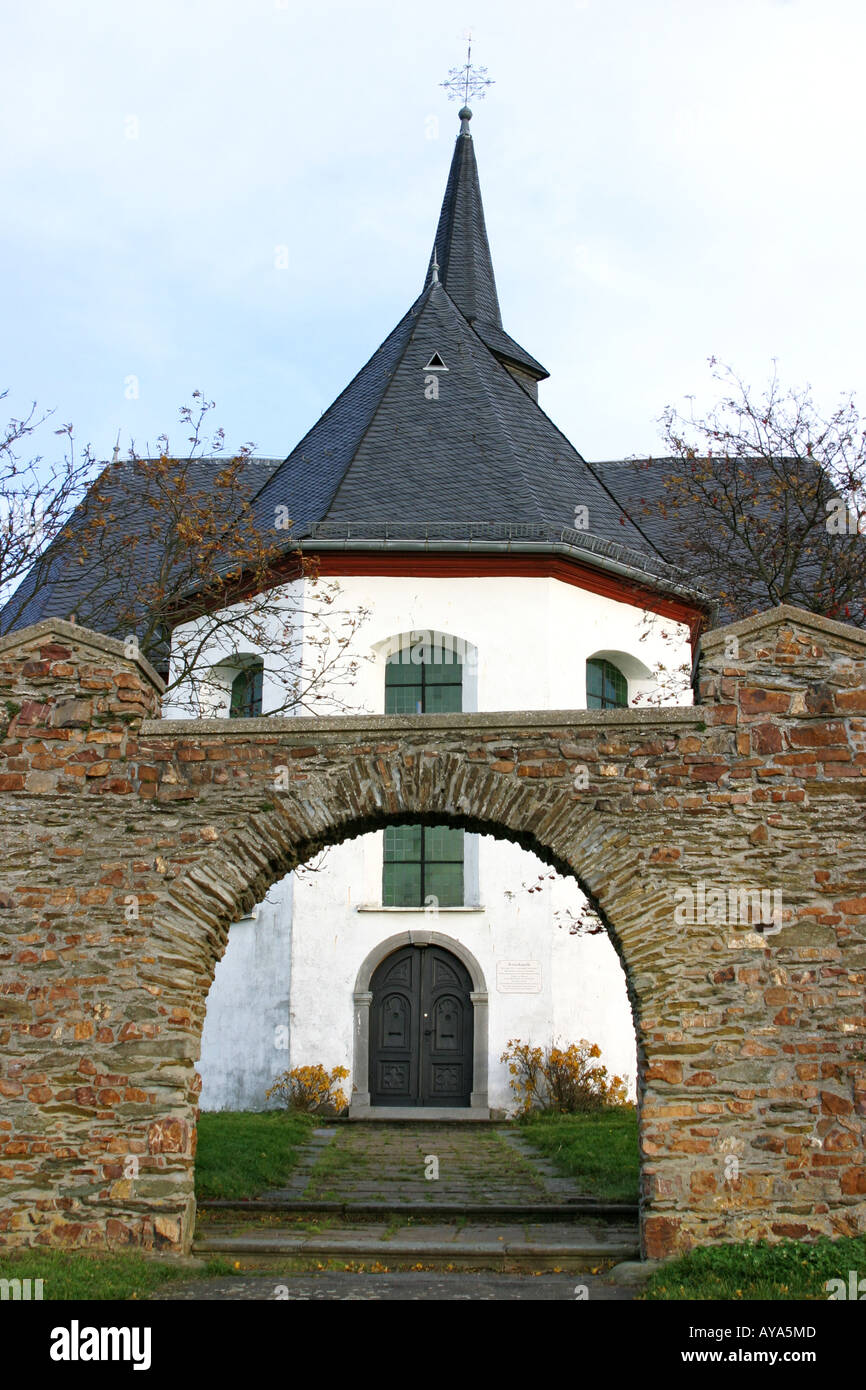 Steinmauer Und Tor Zur Kapelle Kreuzkapelle Bad Camberg Hessen Deutschland Stockfotografie Alamy