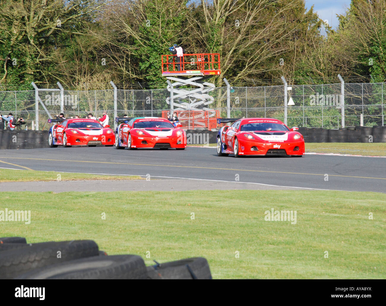 Drei CR Scuderia Ferrari 430 GT3 Zahlen Avon Reifen British Gt Weltmeisterschafften Oulton Park Rennstrecke England 2008 Stockfoto