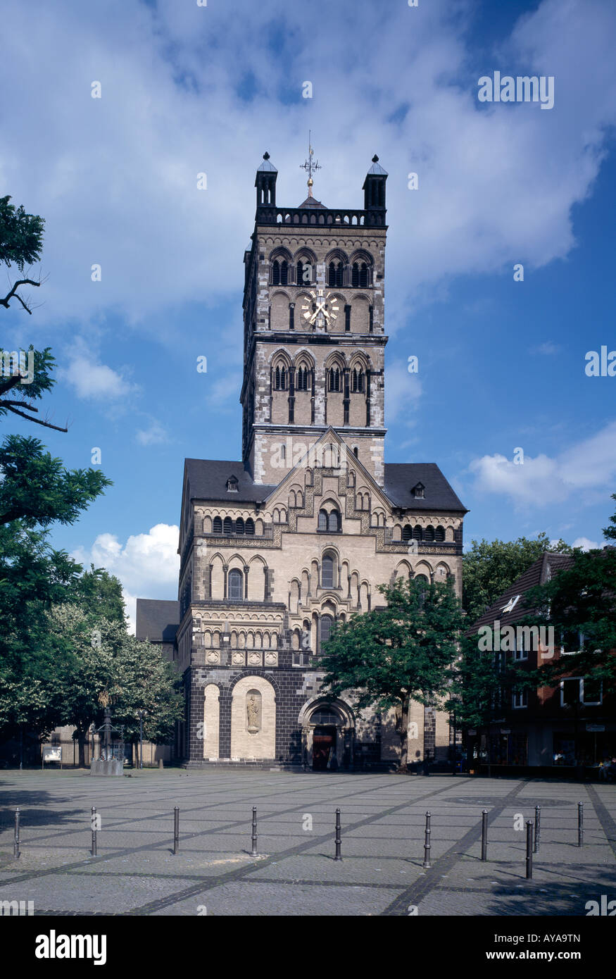 Neuss, Damenstiftskirche St. Quirinus, Westfassade Stockfoto