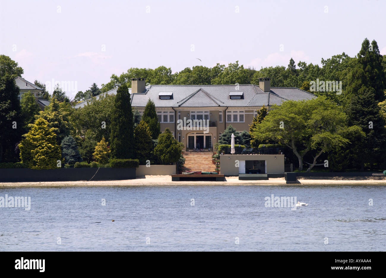 East Hampton NY 061802 die Heimat von Ronald Perlman auf Georgica Teich in East Hampton NY Gordon M Grant Foto Stockfoto