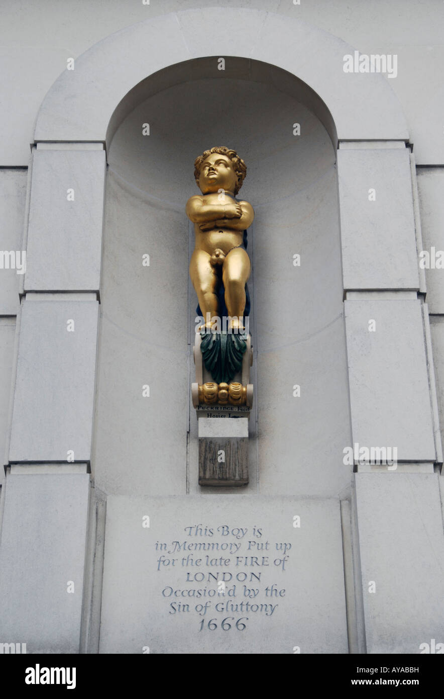 Statue zum Gedenken an den großen Brand von London im West Smithfield jungen Stockfoto