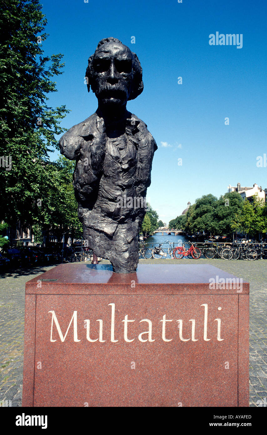 Büste von Multatuli A berühmter niederländischer Autor schrieb Bücher über den Kaffee Handel mit Ostindien Stockfoto