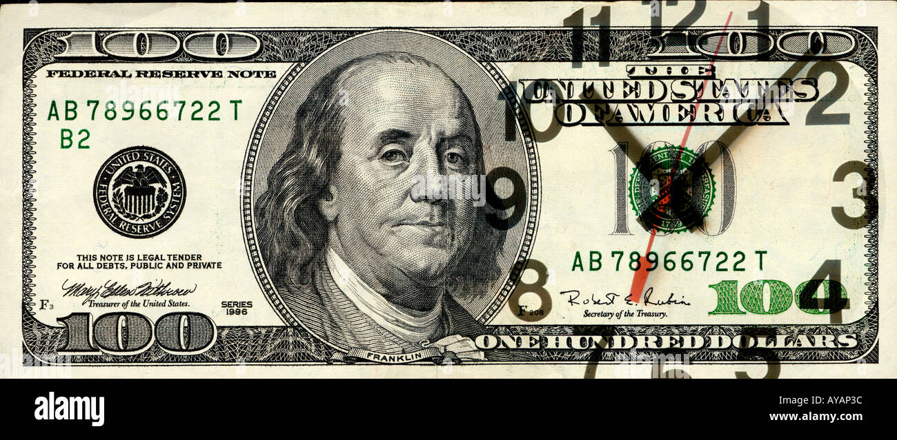 Nahaufnahme von einem 100 Dollar bill uns mit Benjamin Franklin-Porträt und Uhr-Gesicht Stockfoto