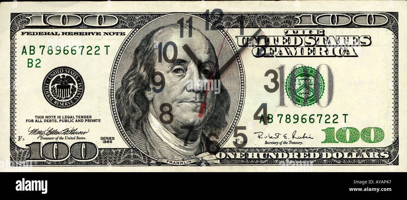 Nahaufnahme von einem 100 Dollar bill uns mit Benjamin Franklin-Porträt und Uhr-Gesicht Stockfoto