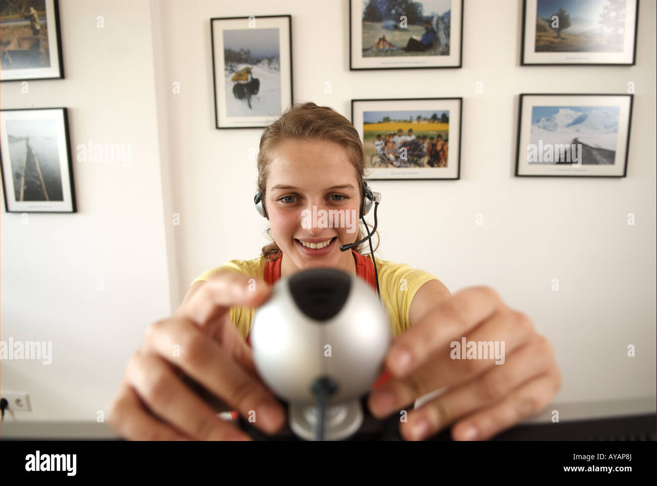 Frau mit webcam Stockfoto