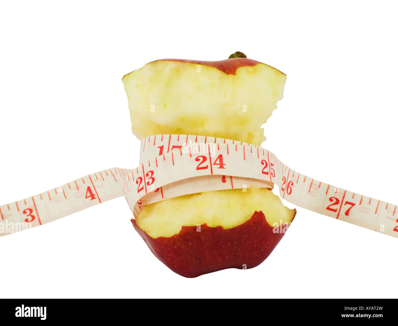 Diät-Konzept mit einem roten Apfel und ein Maßband in Zoll (Modell Taille Maß Länge im Band) Stockfoto