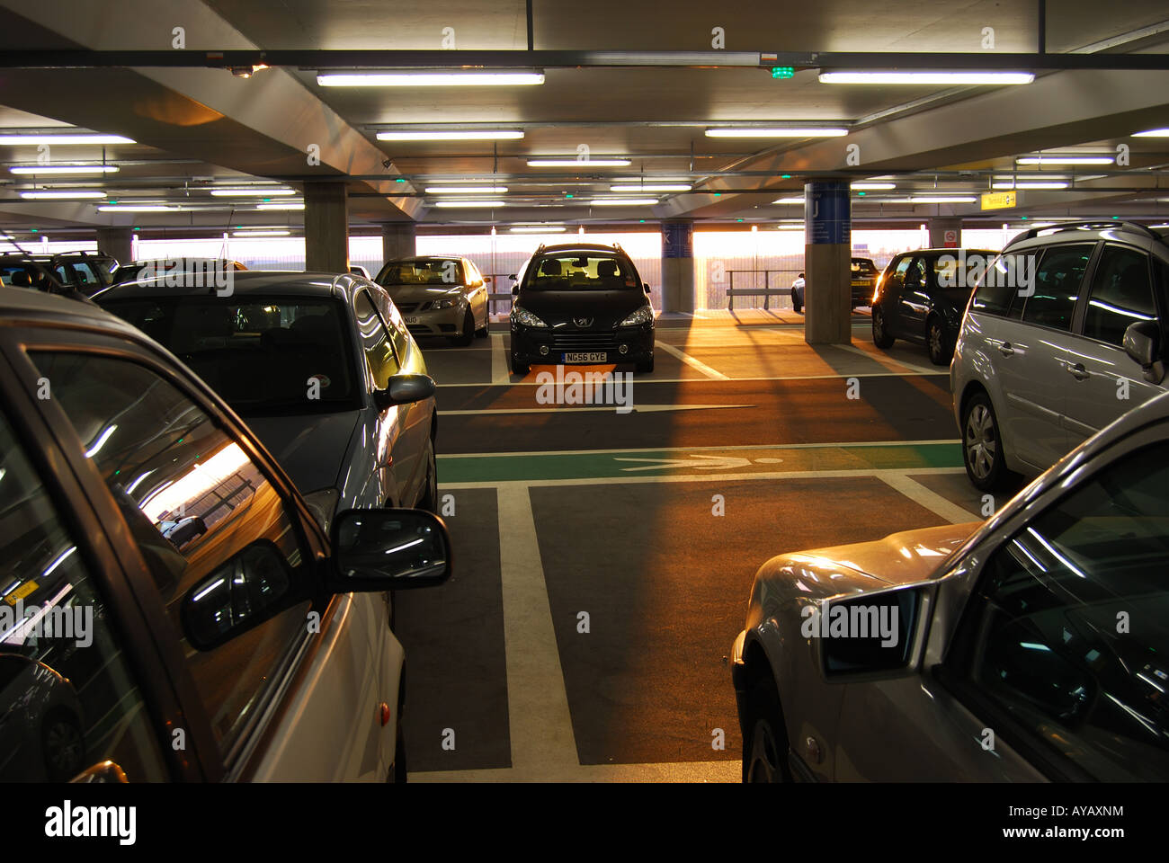 Studie Automatisiertes Parken Am Flughafen London www.alamy.de
