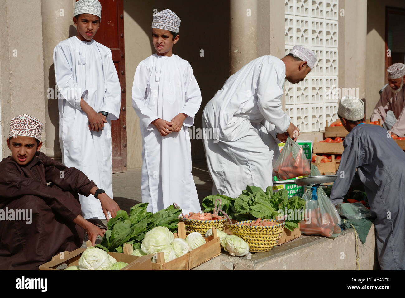 Oman Al Dakhiliyah Nizwa Souk Menschen Straßenszene Stockfoto